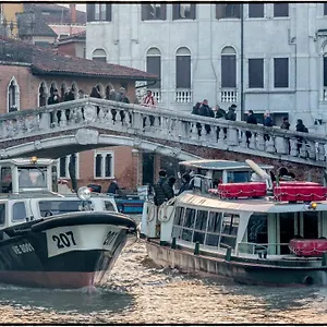 Ca Marga Cannaregio - Venetian Style 2 Bedroom Apartment Venice
